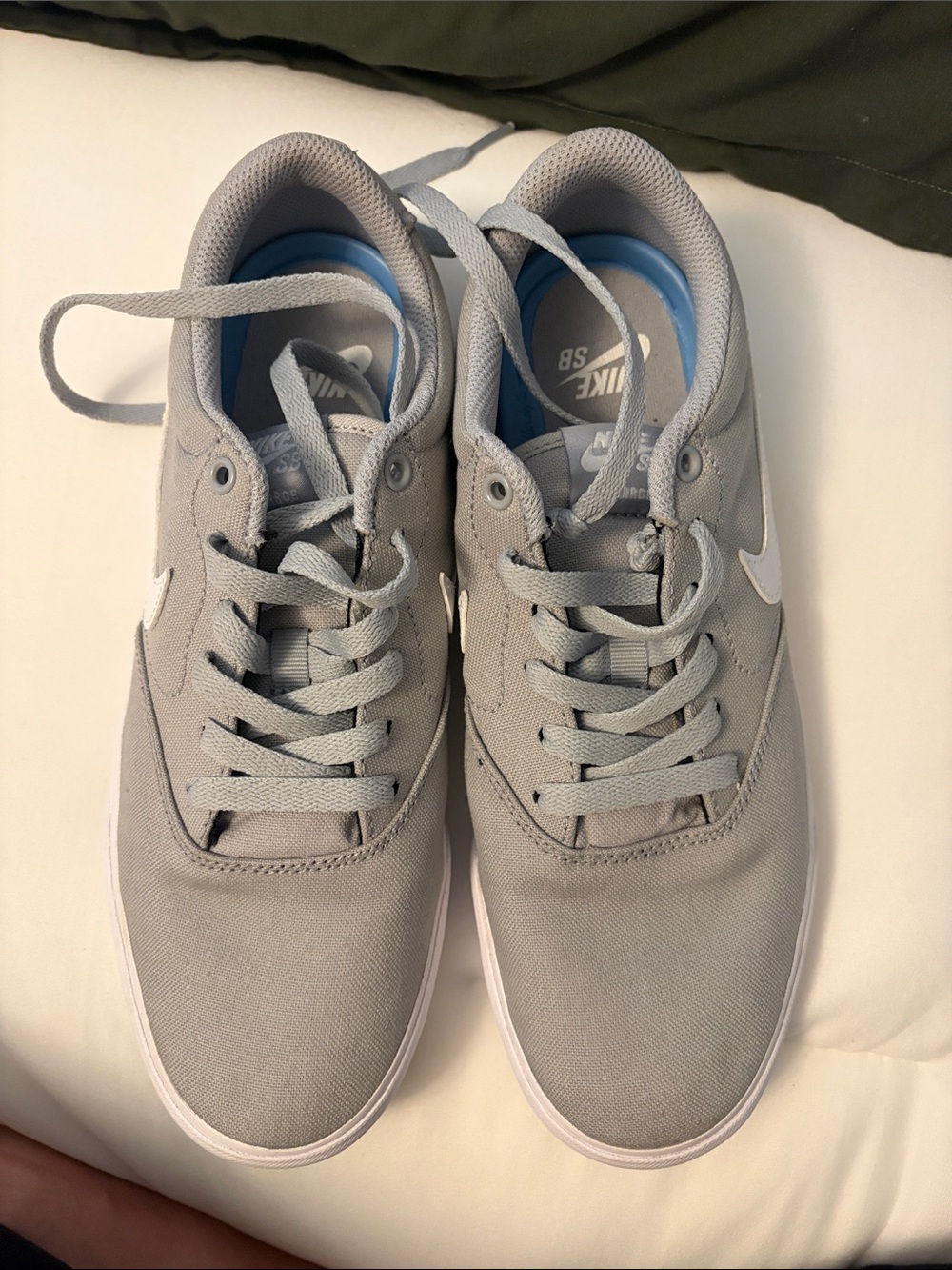 Nike Men’s Light Gray Low-Top Sneakers with White Swoosh - Picture 2 of 4